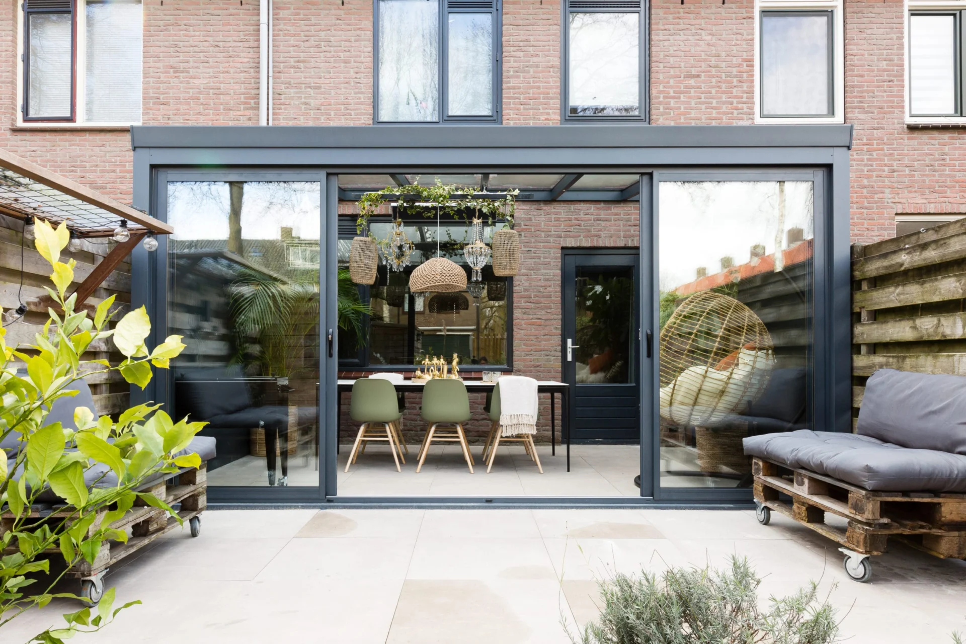 Tuinkamer 2020-Profiline-tuinkamer-buiten-schuifpui-mijdrecht-vtwonen-1-scaled (1)