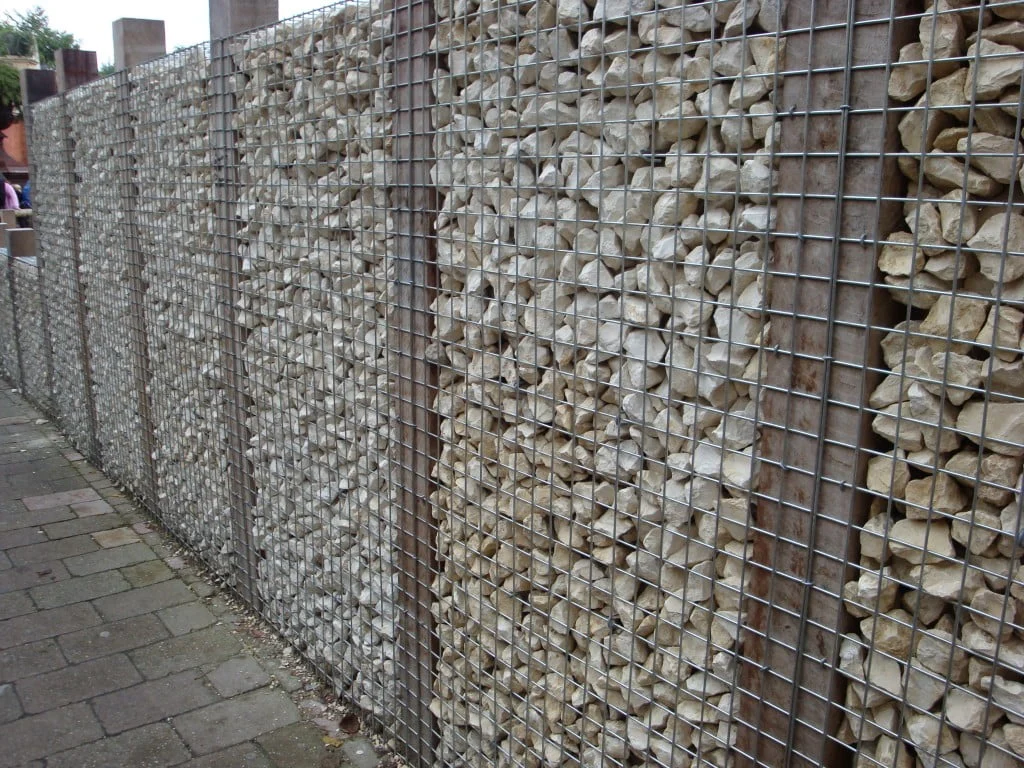 Tuinhout en blokhutten livingstone-goes-zeeland-schanskorven-steenschutting-1