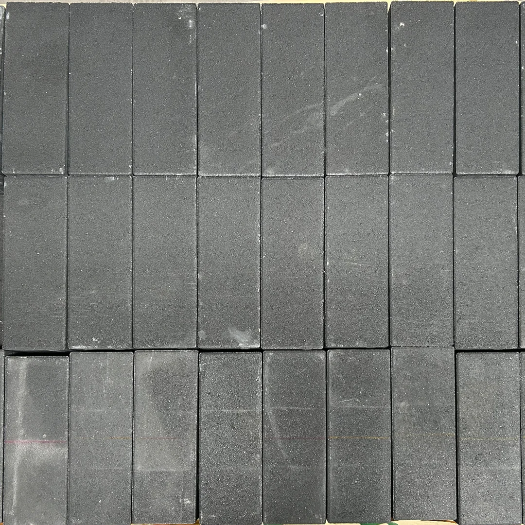 Betonsteen - 33x11x8 - Romano - Nero - 1 koop 12,5 m2 € 450